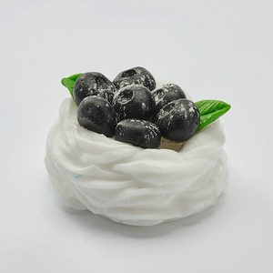 SKUINA Мыло ручной работы десерт Павловой с голубикой, 80 г