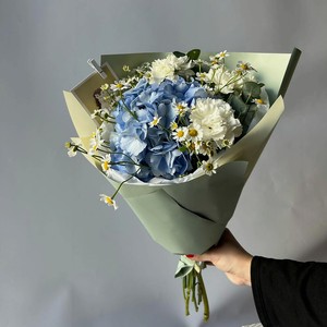 ИВА Воздушный поцелуй, букет из гортензии и ароматных диантусов, Букет