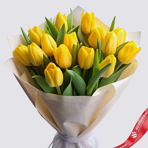 AZALIANOW ЦВЕТЫ. ПОДАРКИ. ДЕКОР Букет из 17 желтых тюльпанов, Букеты и композиции из живых цветов могут на несколько тонов отличаться от изображений. Часть цвета искажается в зависимости от настроек экрана.