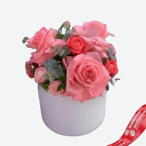 AZALIANOW ЦВЕТЫ. ПОДАРКИ. ДЕКОР Букет из 5 розовых роз в коробочке, Букеты и композиции из живых цветов могут на несколько тонов отличаться от изображений. Часть цвета искажается в зависимости от настроек экрана.