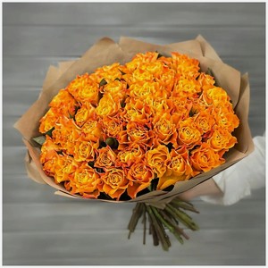 БУКЕТ МАРКЕТ ДАРИТЕ С УДОВОЛЬСТВИЕМ Букет из 51 оранжевой розы в крафте Кения 40 см, 1 шт.