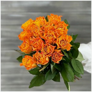 БУКЕТ МАРКЕТ ДАРИТЕ С УДОВОЛЬСТВИЕМ Букет из 17 оранжевых роз с лентой Кения 40 см, 1шт.