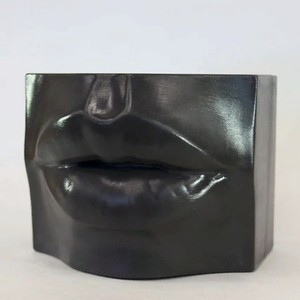 24.GRAMS Кашпо Губы