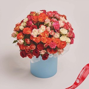 AZALIANOW ЦВЕТЫ. ПОДАРКИ. ДЕКОР Букет из 25 кустовых роз в коробке, Букеты и композиции из живых цветов могут на несколько тонов отличаться от изображений. Часть цвета искажается в зависимости от настроек экрана.