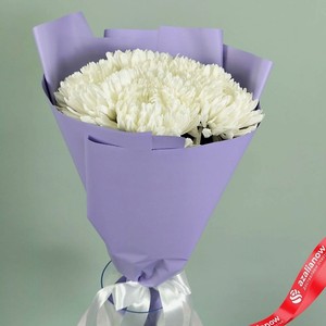 AZALIANOW ЦВЕТЫ. ПОДАРКИ. ДЕКОР Букет «Белая гармония для любимых» из 7 хризантем, Букеты и композиции из живых могут на несколько тонов отличаться от изображений. Часть цвета искажается в зависимости от настроек экрана.